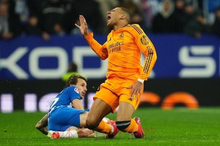 马卡:皇马高层造访裁判委员会 调取收听判罚录音